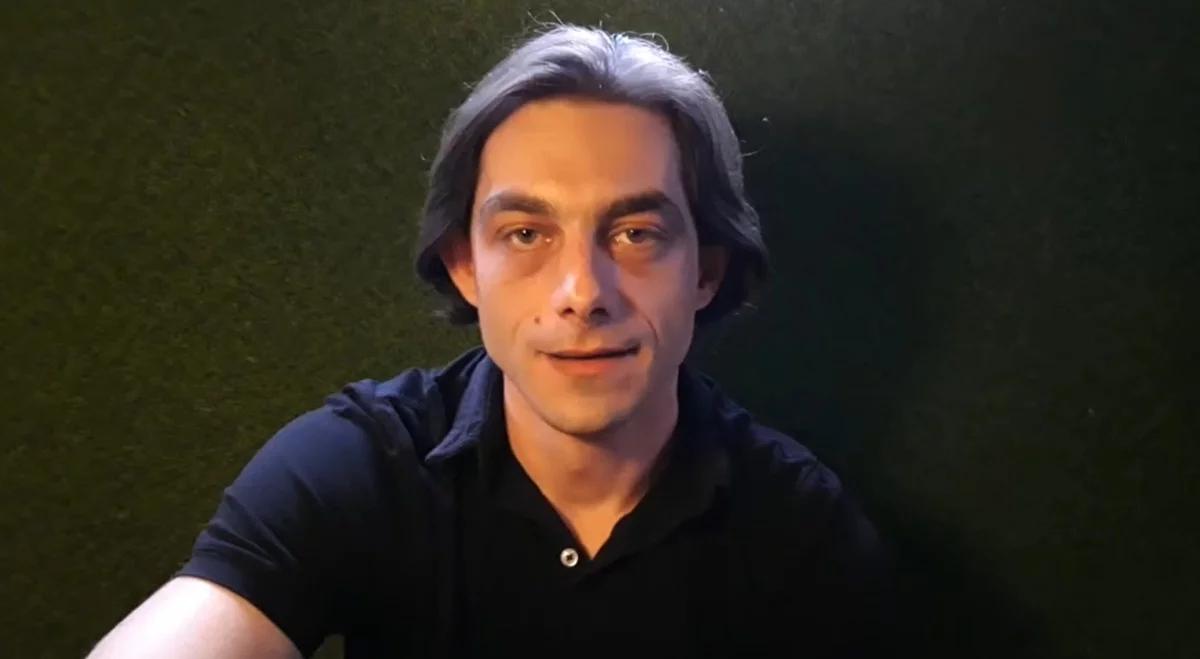 "Czytanie jest dla mnie jak oddychanie". Piotr Czarniecki gościem Trójki