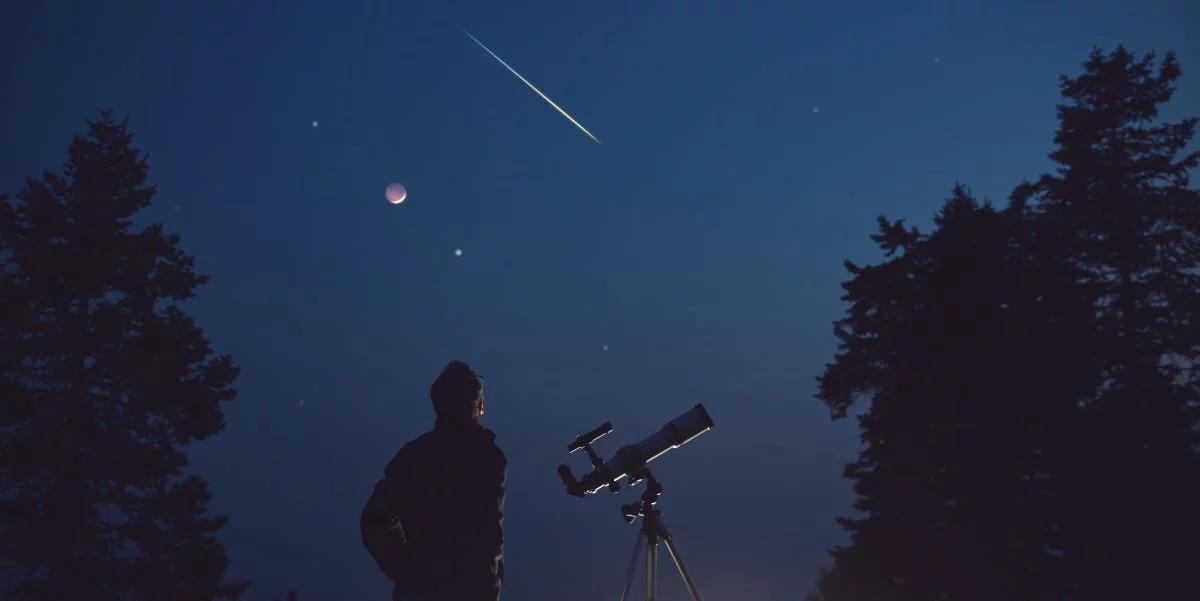 Najszybsze ze "spadających gwiazd" - Leonidy na listopadowym niebie