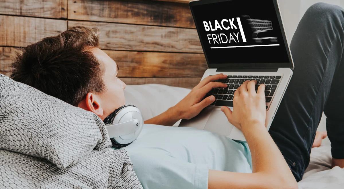 Tłumy klientów, awantury i bójki w sklepach to przeszłość: Black Friday przeniósł się do sieci