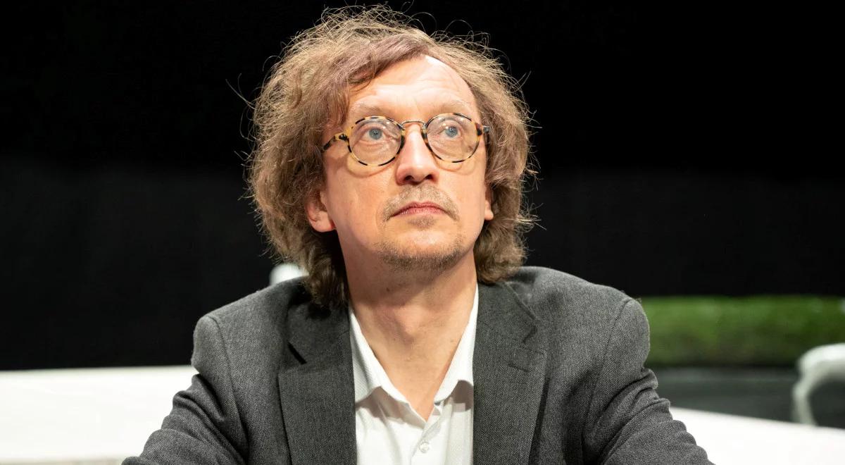 "Bezlitosna przemoc i odważne piękno". Teatr Biuro Podróży w "Trójce pod Księżycem" 