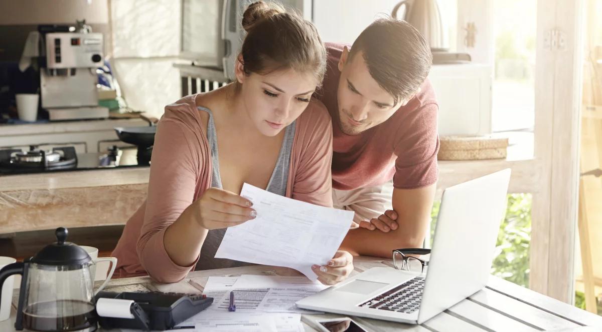 Dlaczego Polacy spóźniają się z regulowaniem rachunków?