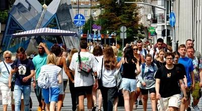 Coraz więcej młodych w kryzysie bezdomności. Mieszkania treningowe szansą na zwykłe życie