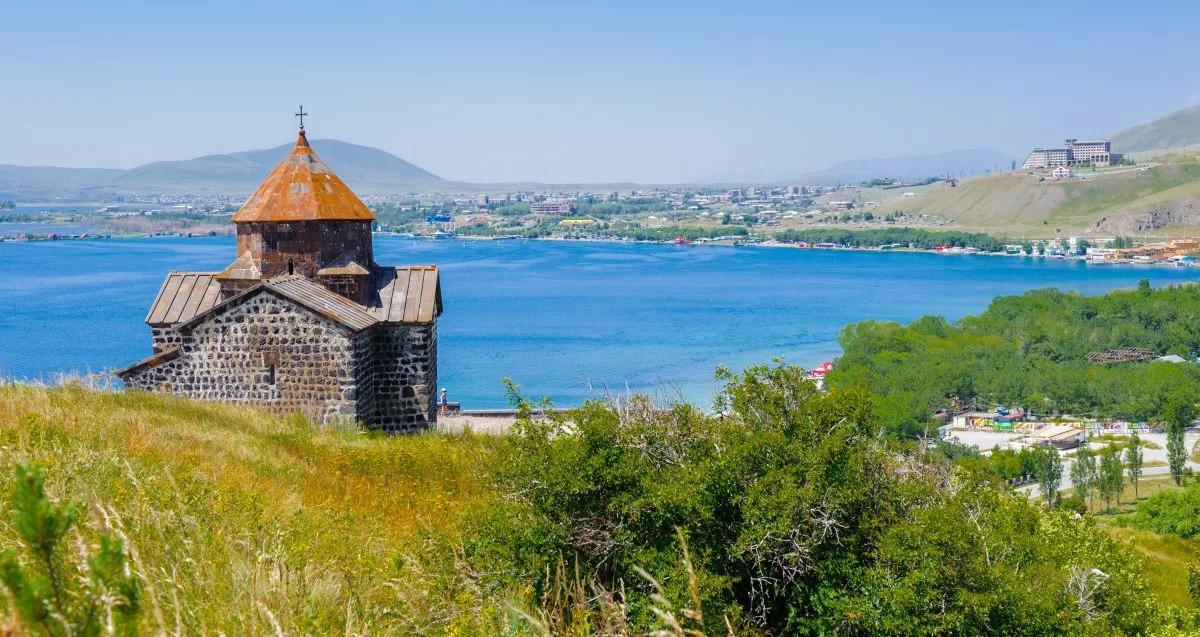 Niedrogie, nieprzesadnie dalekie, ale ciekawe - nieoczywiste kierunki na wakacje za granicą