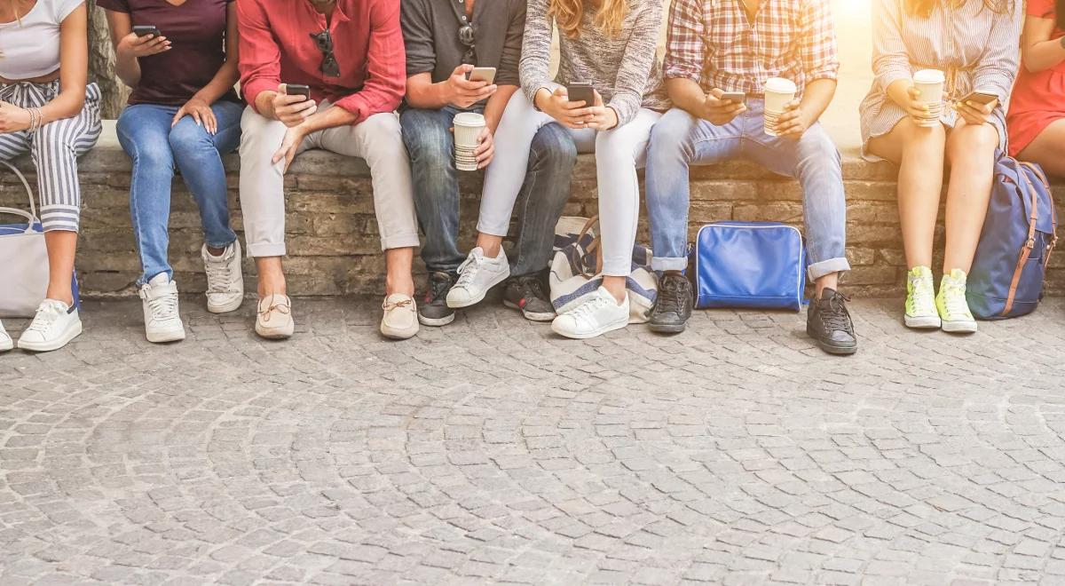 Czy młodzież wyobraża sobie życie bez smartfonów?