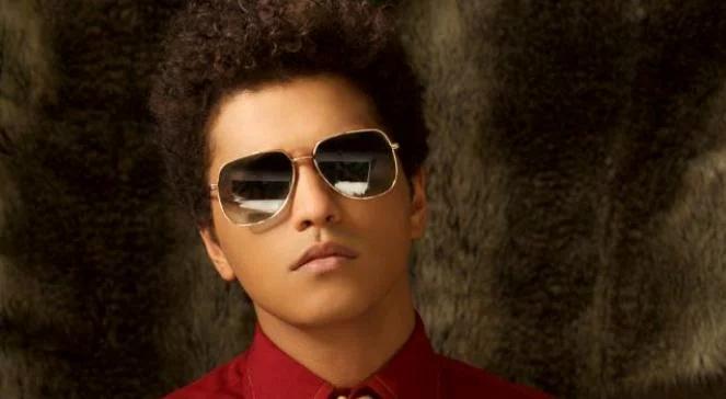 Bruno Mars - "Locked Out Of Heaven"