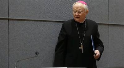 Warszawa: krypta z grobem abp. Henryka Hosera otwarta dla wiernych