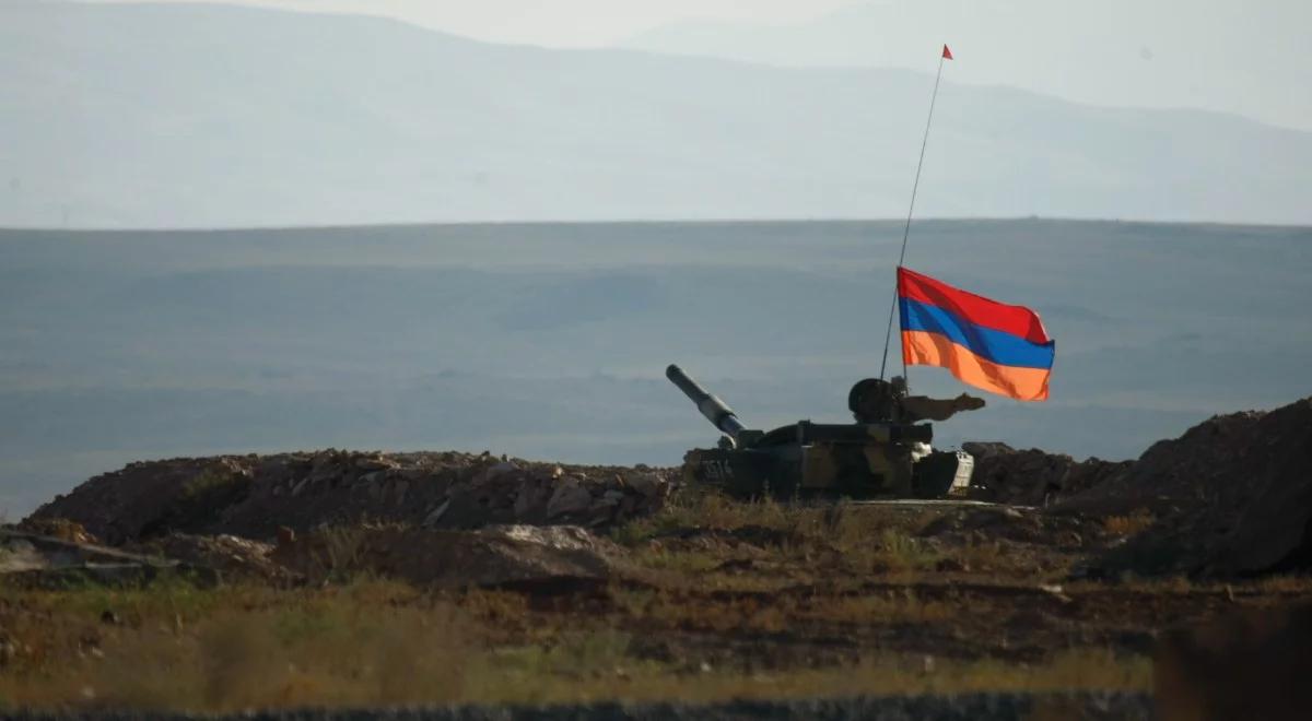 Konflikt Armenia-Azerbejdżan. Ekspert: Rosja wykorzystuje ten konflikt dla swoich celów