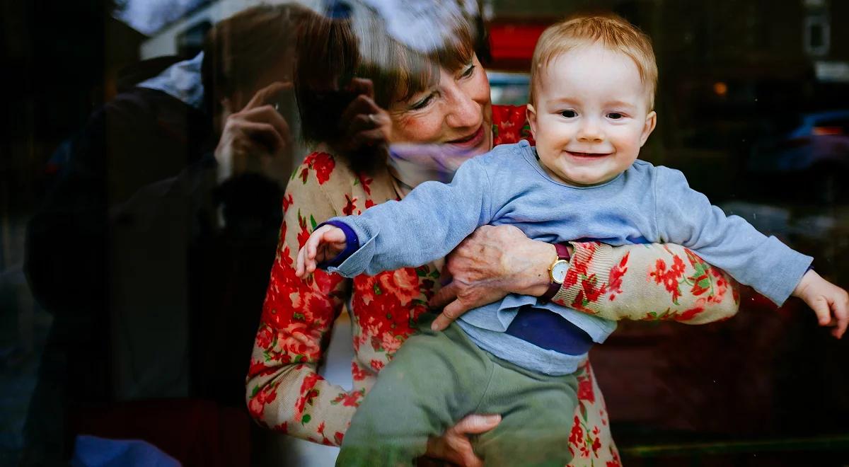 Dzieci wiedzą lepiej, kim są dziadkowie i babcie