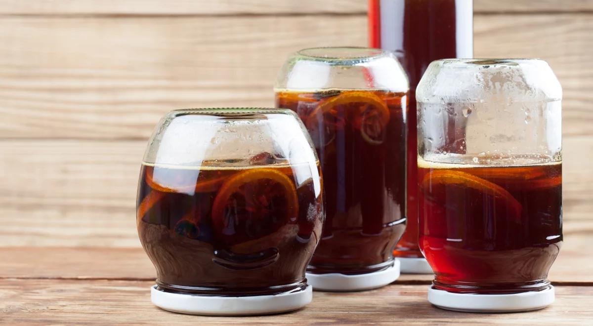 Dlaczego słoiki z przetworami stawiamy do góry dnem?