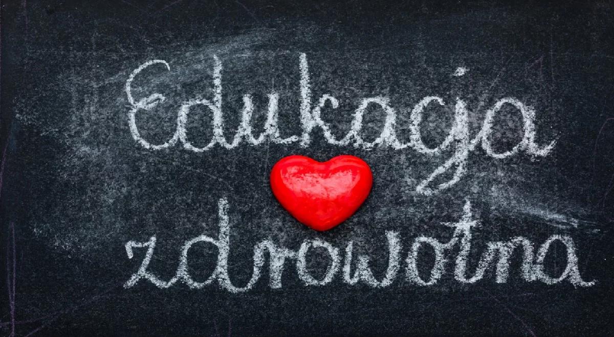 Czemu edukacja zdrowotna polaryzuje społeczeństwo? Rozmowa w Trójce