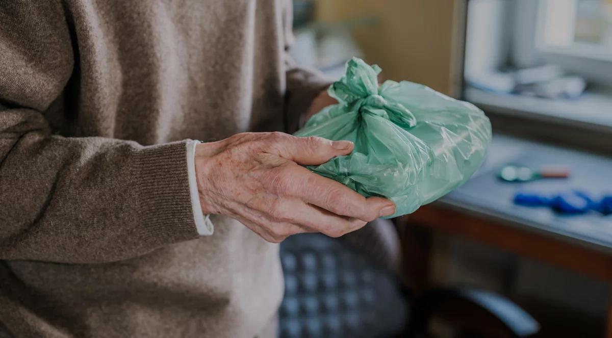 "Senior w Koronie" – ciepły i zdrowy posiłek dla potrzebujących