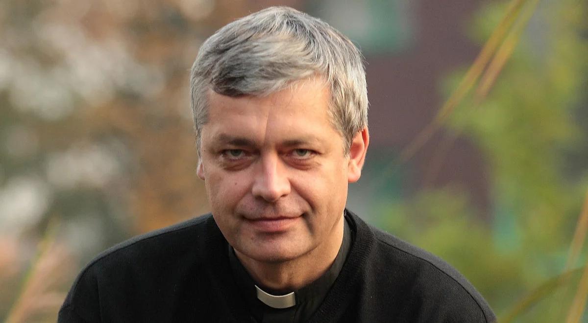 "Trójka pod księżycem". Chcesz być wolny i szczęśliwy? Skacz!