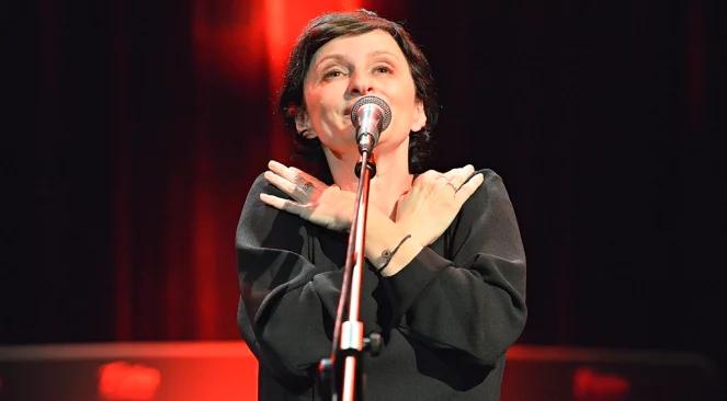 Agnieszka Matysiak śpiewa piosenki Edith Piaf. Zobacz wideo!