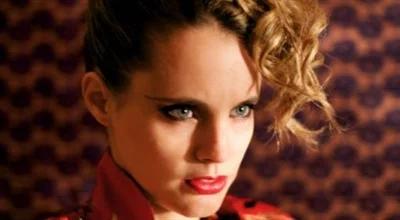 Anna Calvi - Blackout