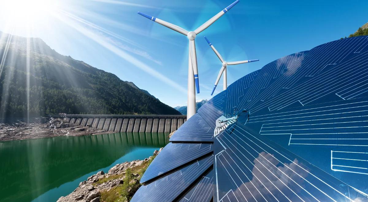 Przydomowa turbina wiatrowa i panel słoneczny – recepta na własny prąd?