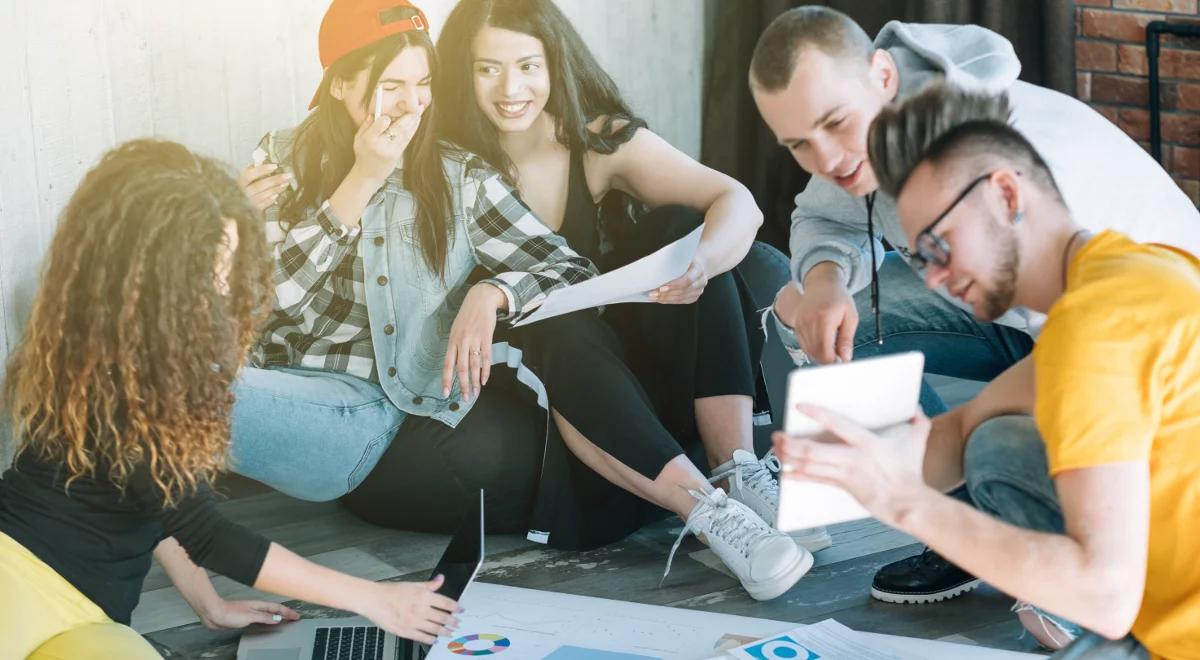 "Rel" Młodzieżowym Słowem Roku 2023