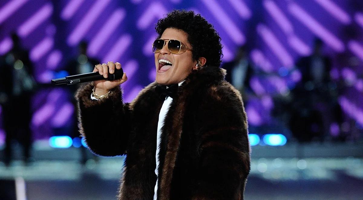 Slash i Bruno Mars łączą siły. Elektryzujący cover "Smells Like Teen Spirit"