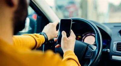 Kierowcy. "Używanie telefonu w czasie jazdy samochodem to poważne wykroczenie"