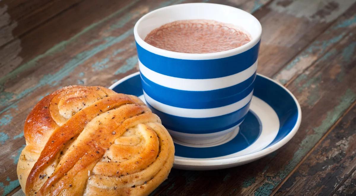 Idealne połączenie cynamonu i miłej przerwy w pracy