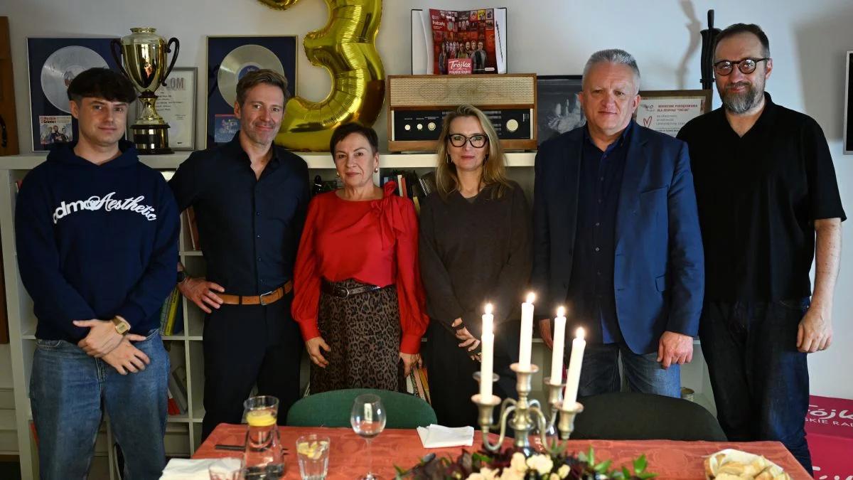 Kolacja, podróże i magia radia. Podsumowanie licytacji Trójki dla WOŚP