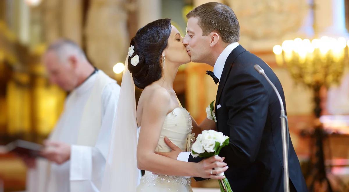 Dlaczego słowo "kocham" zastąpiło "miłuję"?