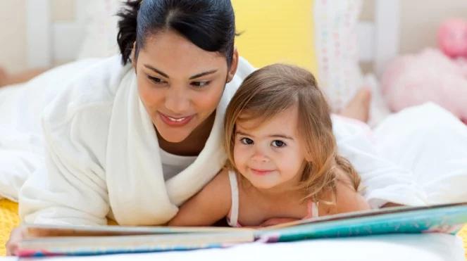 Dzieci piszą i opowiadają swoje bajki