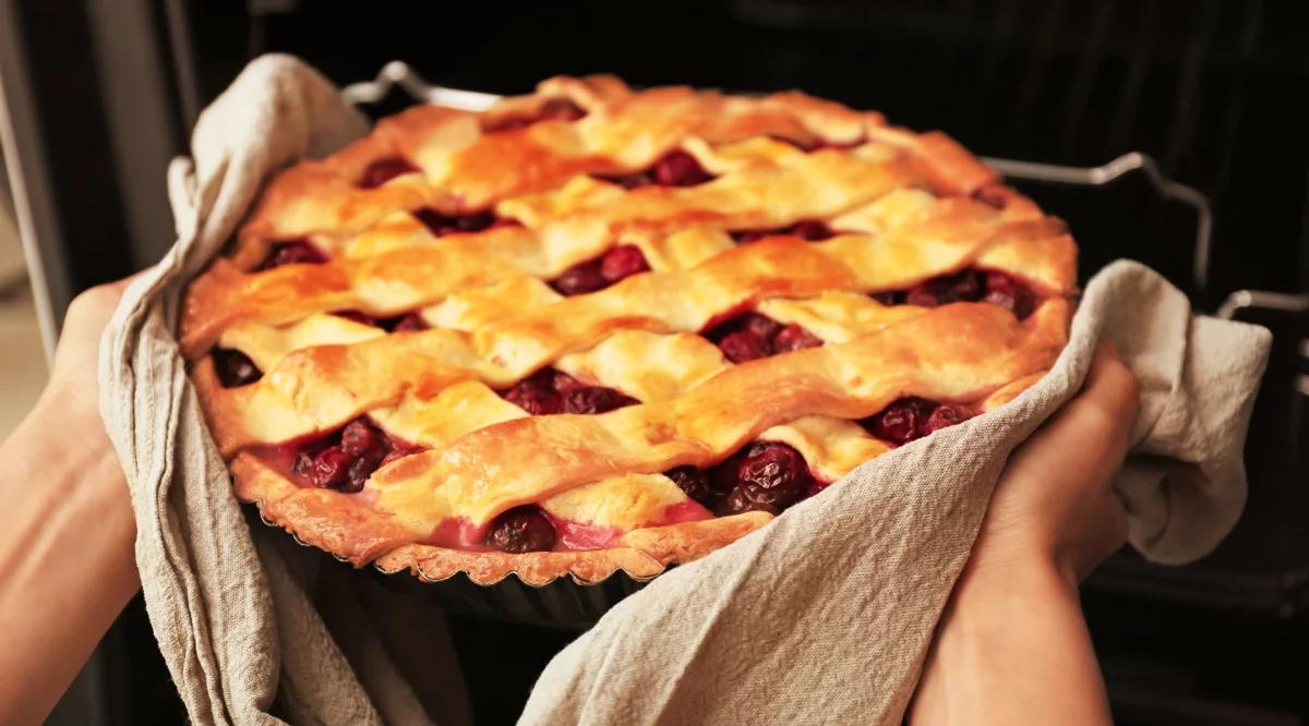 Czy naprawdę nie można jeść ciasta świeżo po upieczeniu?