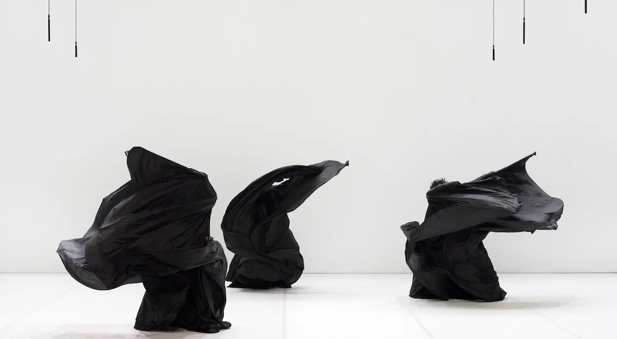 W poszukiwaniu istoty performatywności