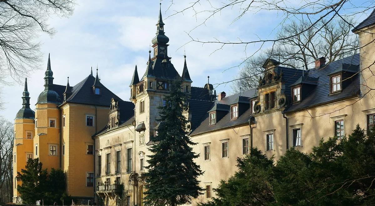 Zamek w Kliczkowie – perełka architektury z cmentarzem dla koni