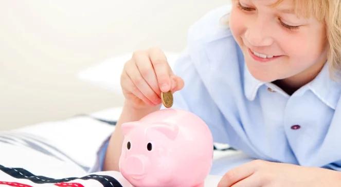 Mamo... skąd biorą się pieniądze?