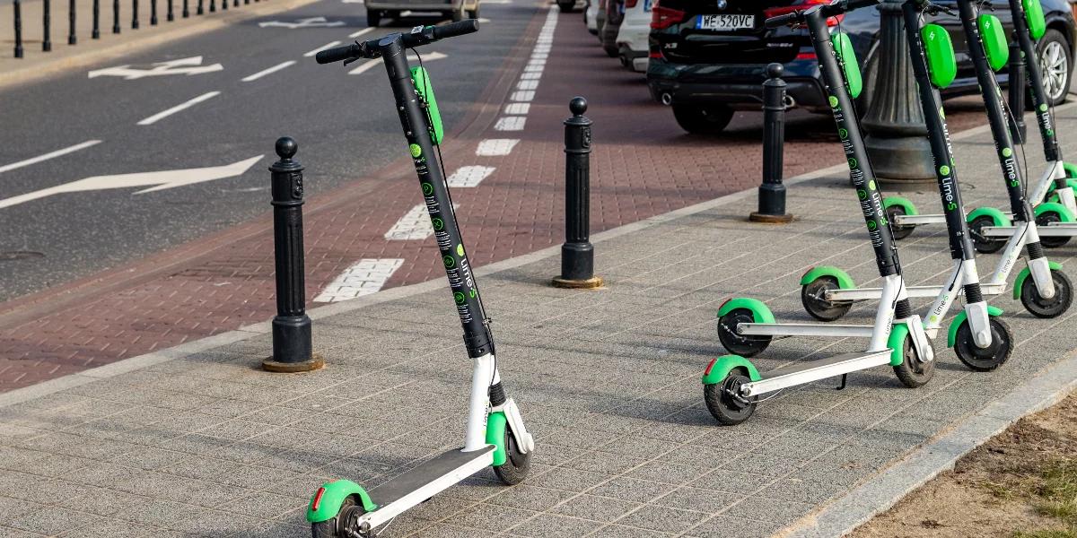 Hulajnogi, rolki, deskorolki – coraz większy problem w miastach. Jak go rozwiązać?