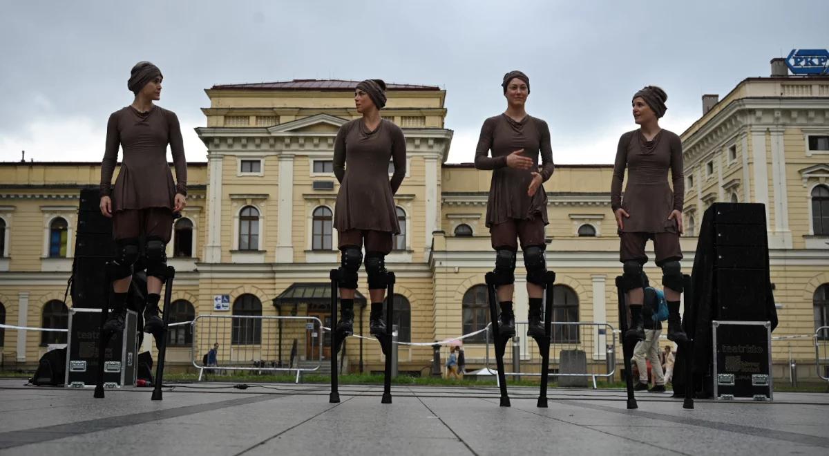 Marionetki, taniec, kuglarze i teatr uliczny w najlepszym wydaniu, czyli 36. ULICA Festival w Krakowie