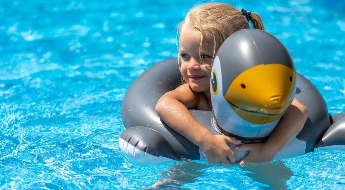 Nauka pływania w szkołach. Praktyczna umiejętność czy dodatkowy obowiązek?