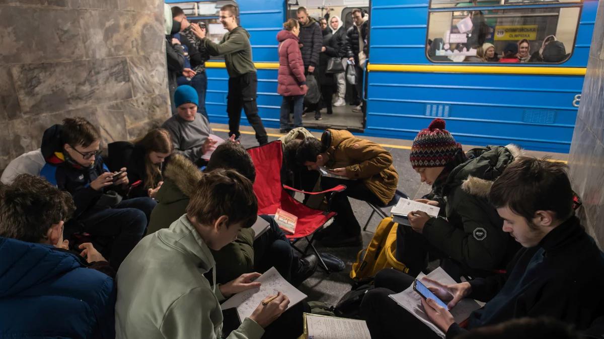 Dwa lata po rosyjskiej agresji. Jak wygląda codzienność w Kijowie? 