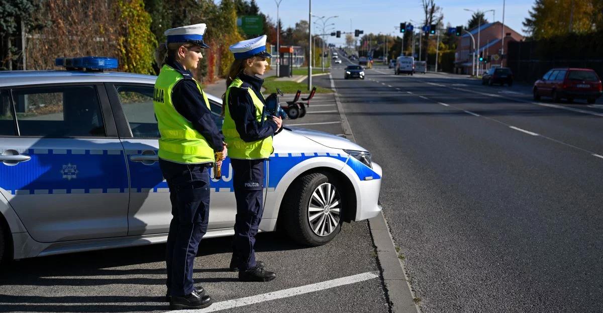 Długi weekend na drogach. Policjanci prowadzą akcję "Znicz", kierowców czekają utrudnienia