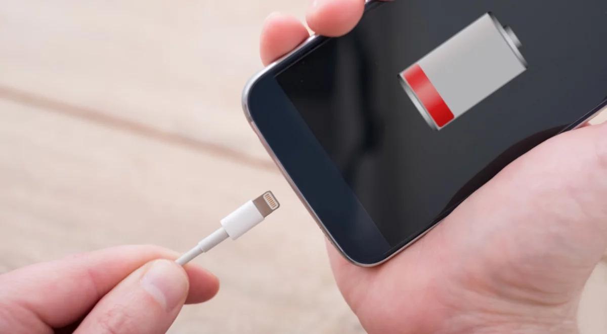 Telefon naładowany w 8 minut? Rzeszowscy naukowcy prezentują baterię cienkowarstwową