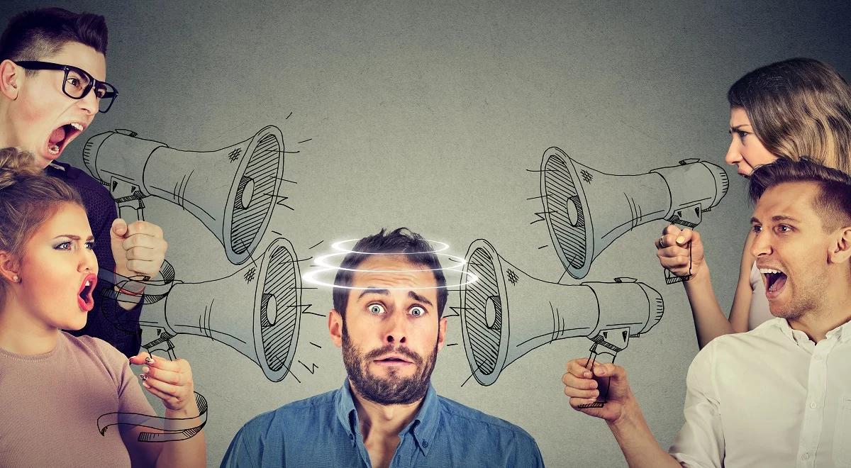 Przeładowanie informacyjne zatruwa i uzależnia coraz więcej ludzi. Jak temu przeciwdziałać?