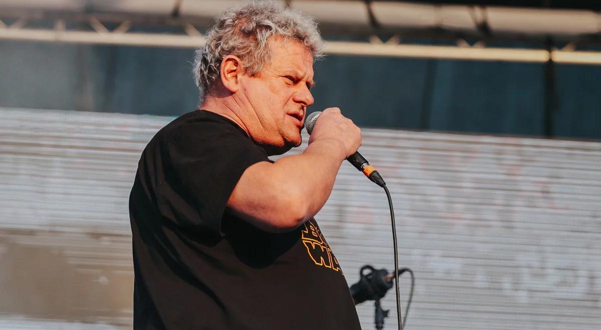 Upalna muzyka i urodzinowe toasty