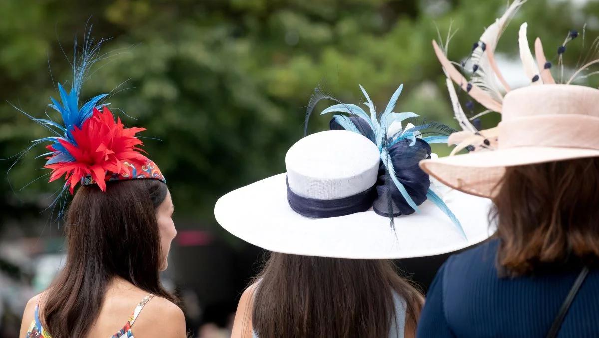 Fascynatory, kapelusze, czapki – niezwykły świat nakryć głowy