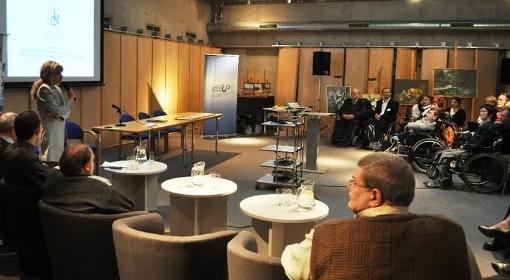 Mogłam paść i leżeć albo próbować walczyć