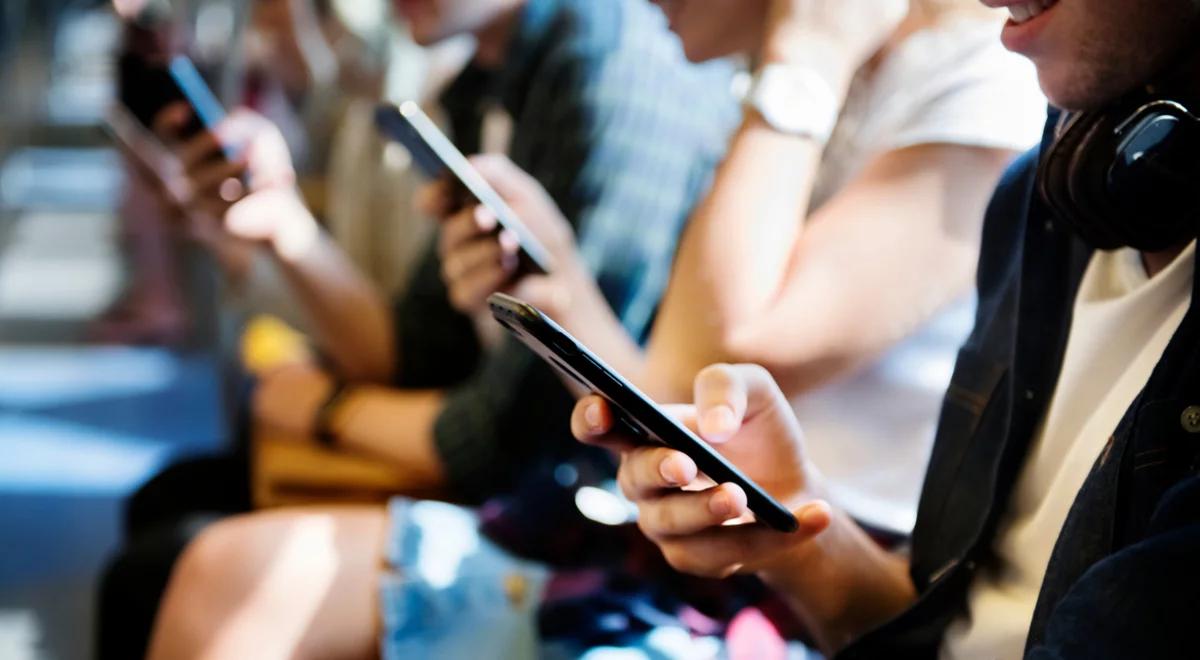 Dzień bez Telefonu. Czy potrafimy funkcjonować bez smartfona?