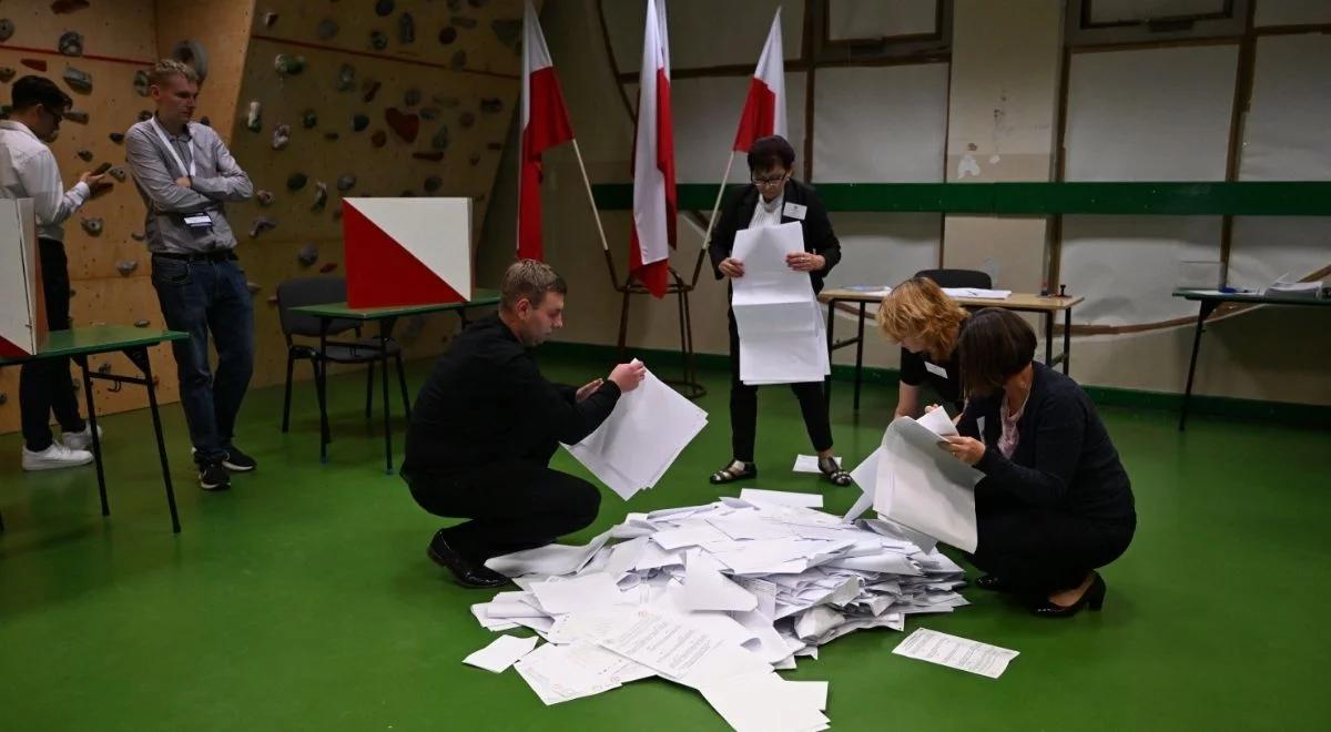 "Obie partie nie zaskoczyły". Prof. Bartłomiej Biskup o głosach oddanych na PiS i KO