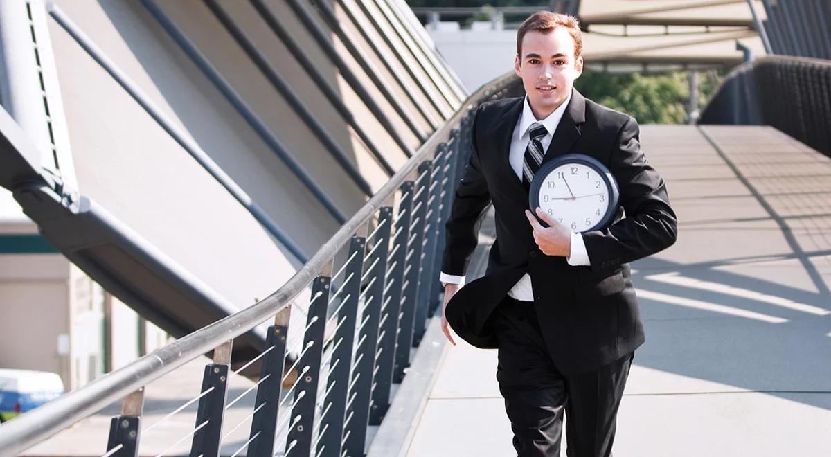 Pociągi i kolej coraz bardziej punktualne? Oto prawda o naszych zegarkach