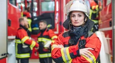 Kobiety w męskich zawodach. Co robią strażaczki, ratowniczki medyczne i policjantki?