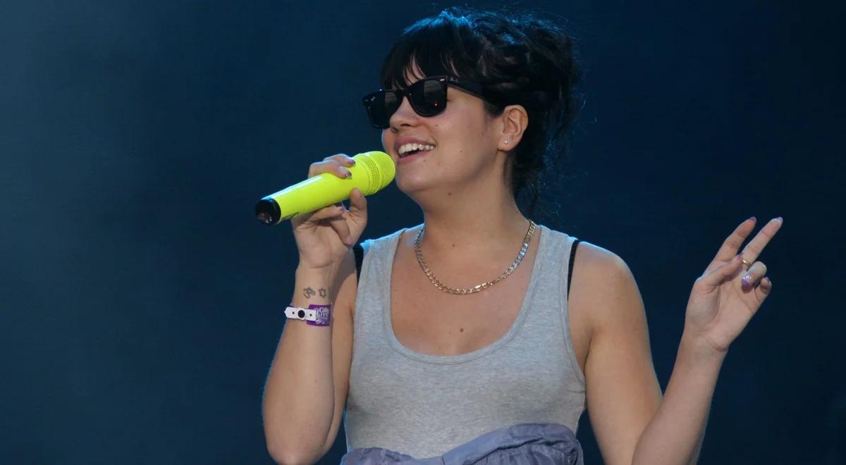 "Smile" Lily Allen: Trójka żółtodziobów trafia do studia i robi karierę