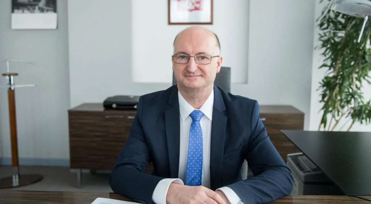 "Z nienawiści do PiS zaczęli szkodzić Polsce". Wawrzyk o słowach Sikorskiego i Rostowskiego