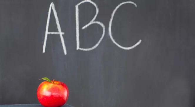 "Ruraż", "rurarz", "instruktaż", "instruktarz"