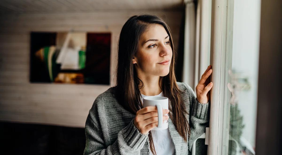 Czarna kawa – mała, ale dająca wielkie korzyści. Naukowcy sugerują: "Pij z umiarem"