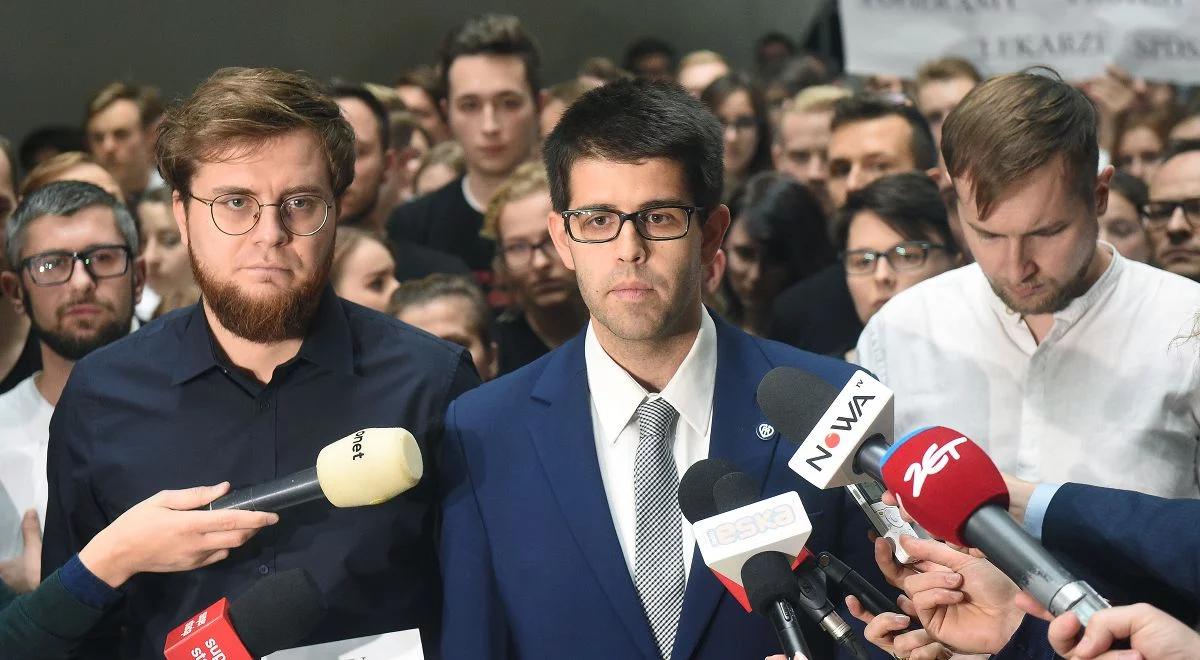 "Rozumiem desperację moich kolegów, ale formy protestu już nie". Echa protestu rezydentów 