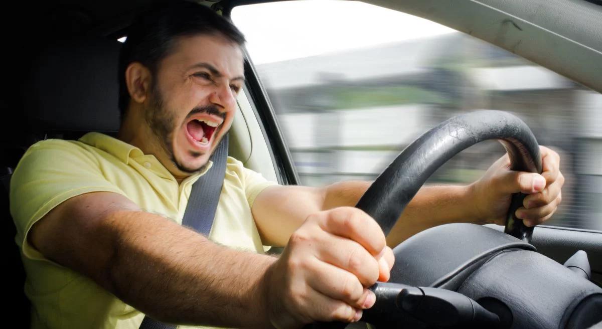 Lalochezja, czyli zmniejszanie stresu i bólu poprzez przeklinanie